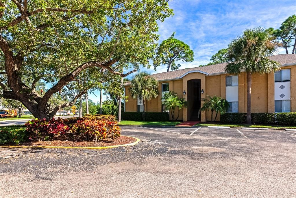 Active With Contract: $155,000 (2 beds, 2 baths, 1049 Square Feet)