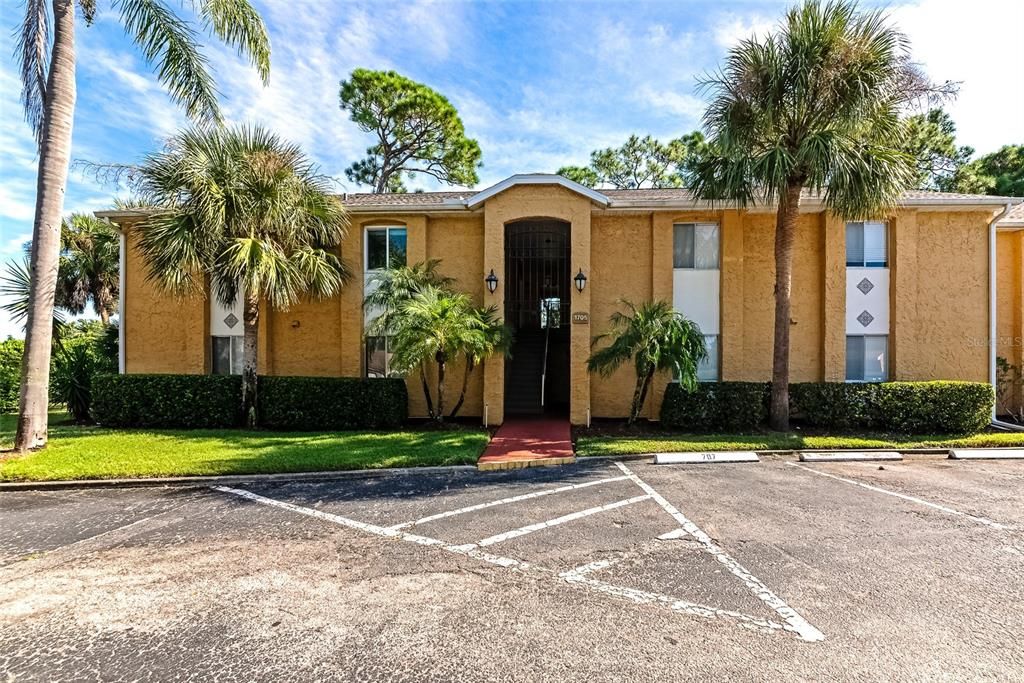 Active With Contract: $155,000 (2 beds, 2 baths, 1049 Square Feet)