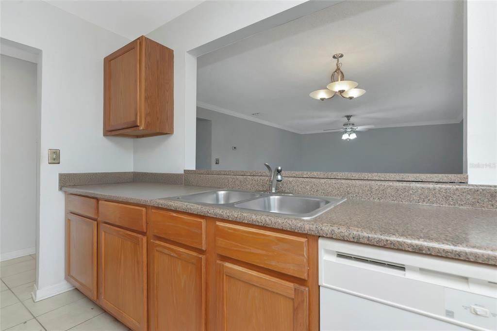 Active With Contract: $155,000 (2 beds, 2 baths, 1049 Square Feet)