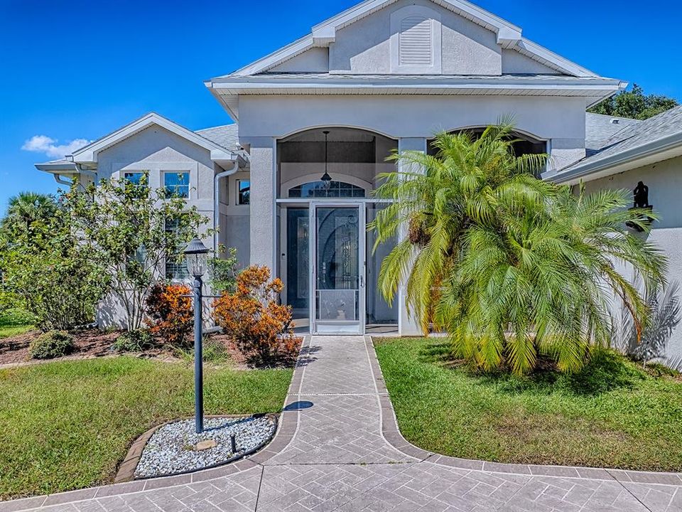 Activo con contrato: $445,000 (3 camas, 2 baños, 2866 Pies cuadrados)