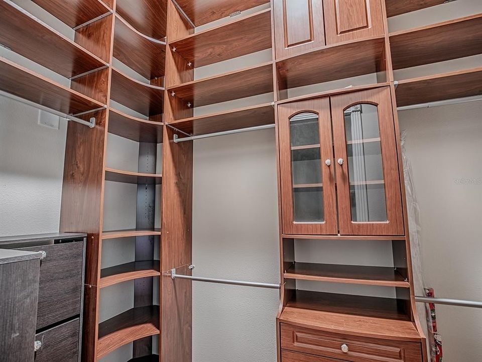 Activo con contrato: $445,000 (3 camas, 2 baños, 2866 Pies cuadrados)