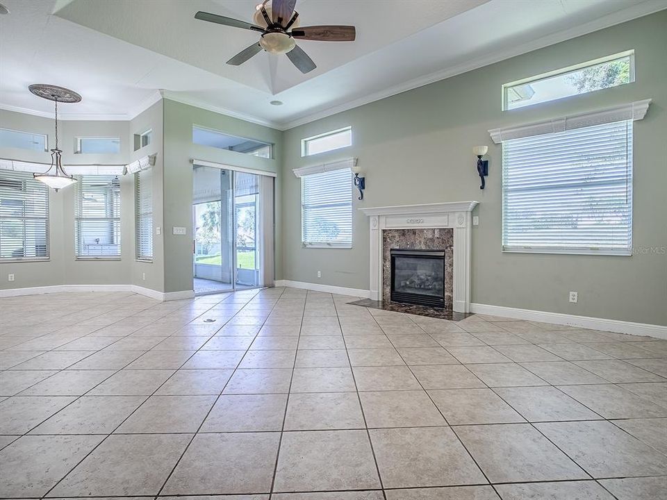 Activo con contrato: $445,000 (3 camas, 2 baños, 2866 Pies cuadrados)