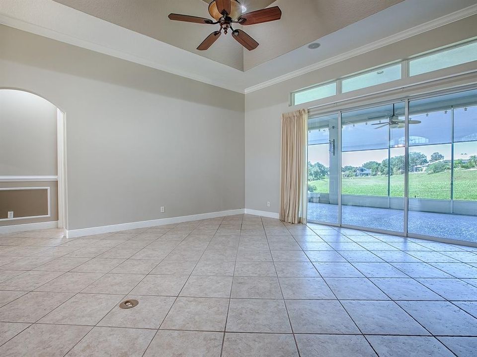 Activo con contrato: $445,000 (3 camas, 2 baños, 2866 Pies cuadrados)