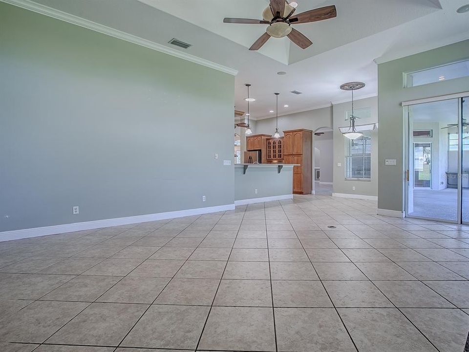 Activo con contrato: $445,000 (3 camas, 2 baños, 2866 Pies cuadrados)