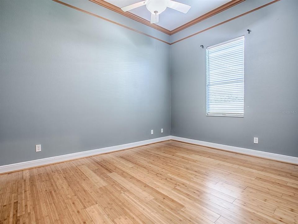 Activo con contrato: $445,000 (3 camas, 2 baños, 2866 Pies cuadrados)