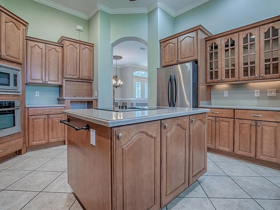 Activo con contrato: $445,000 (3 camas, 2 baños, 2866 Pies cuadrados)