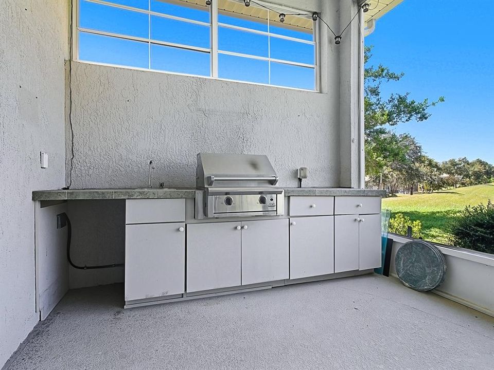 Activo con contrato: $445,000 (3 camas, 2 baños, 2866 Pies cuadrados)