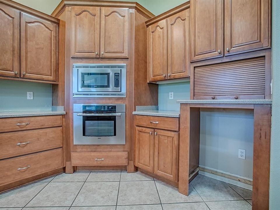 Activo con contrato: $445,000 (3 camas, 2 baños, 2866 Pies cuadrados)