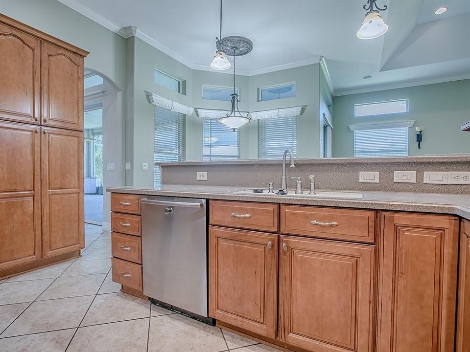 Activo con contrato: $445,000 (3 camas, 2 baños, 2866 Pies cuadrados)