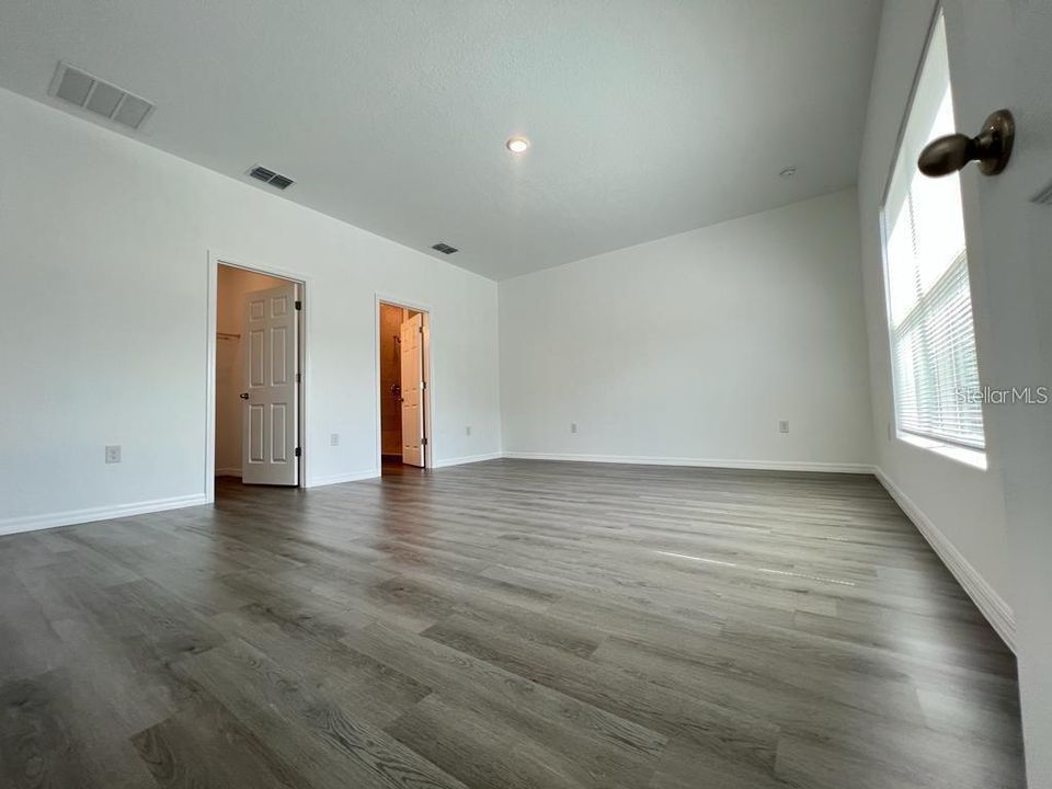 For Rent: $1,950 (4 beds, 2 baths, 1724 Square Feet)