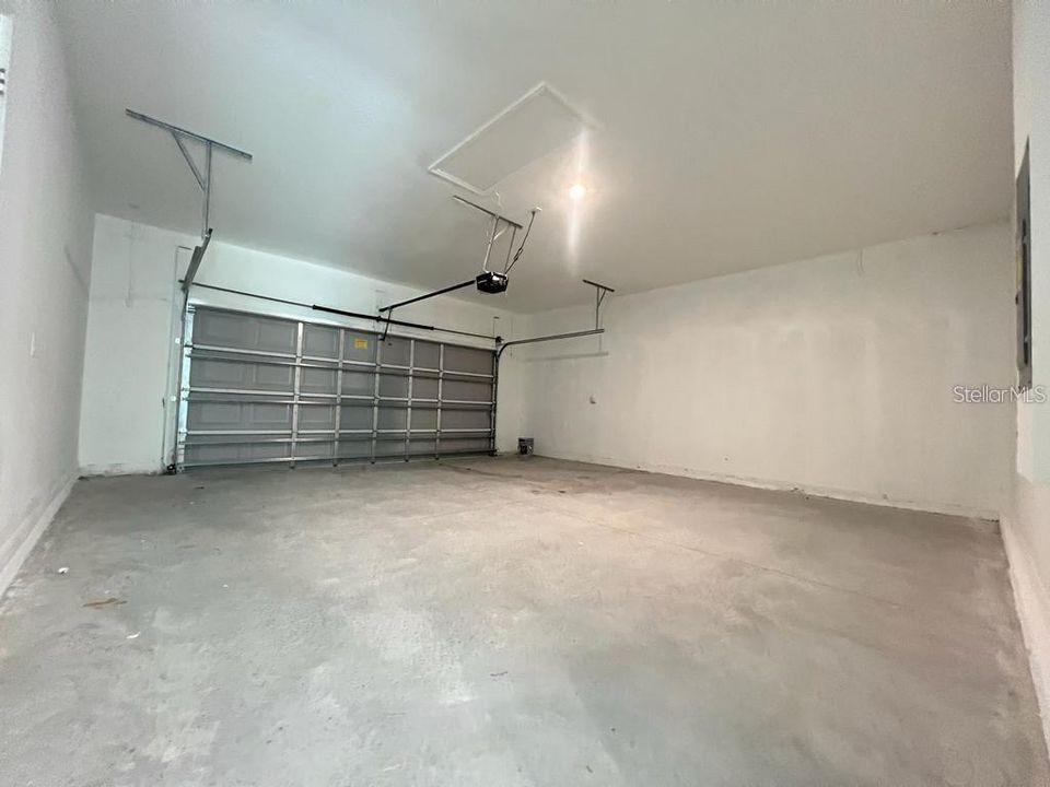 For Rent: $1,950 (4 beds, 2 baths, 1724 Square Feet)