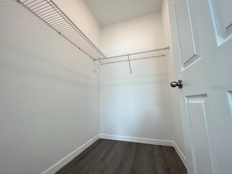 For Rent: $1,950 (4 beds, 2 baths, 1724 Square Feet)