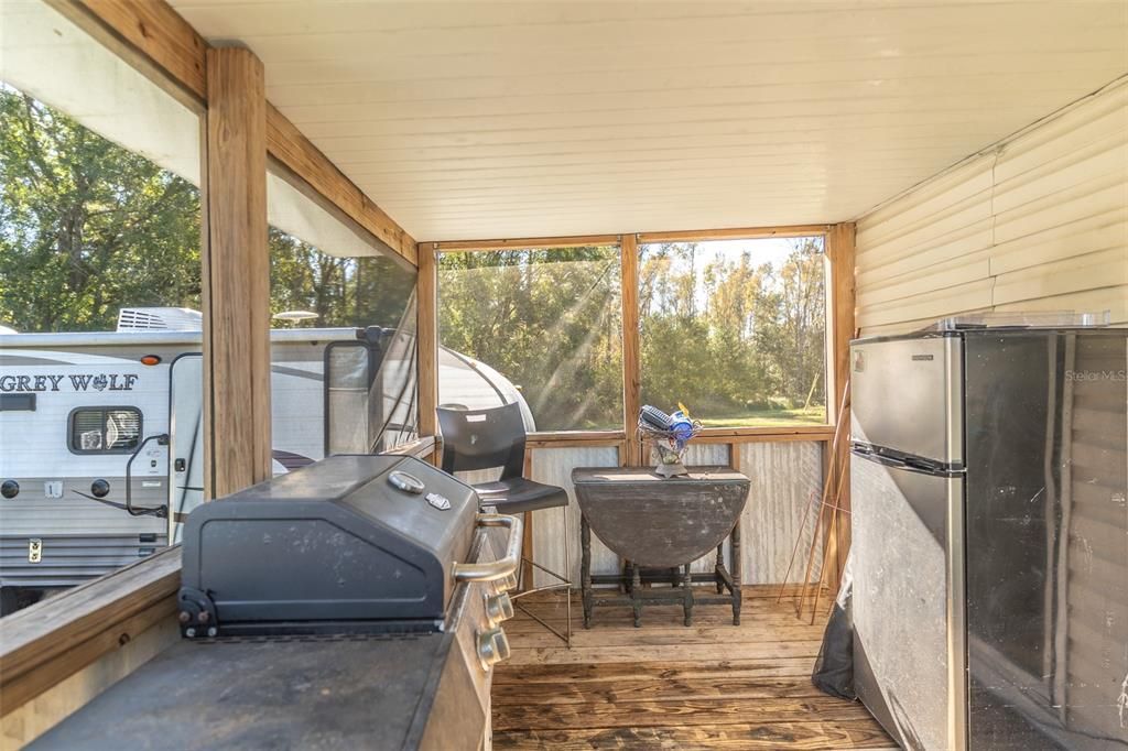 Active With Contract: $209,990 (3 beds, 2 baths, 1404 Square Feet)