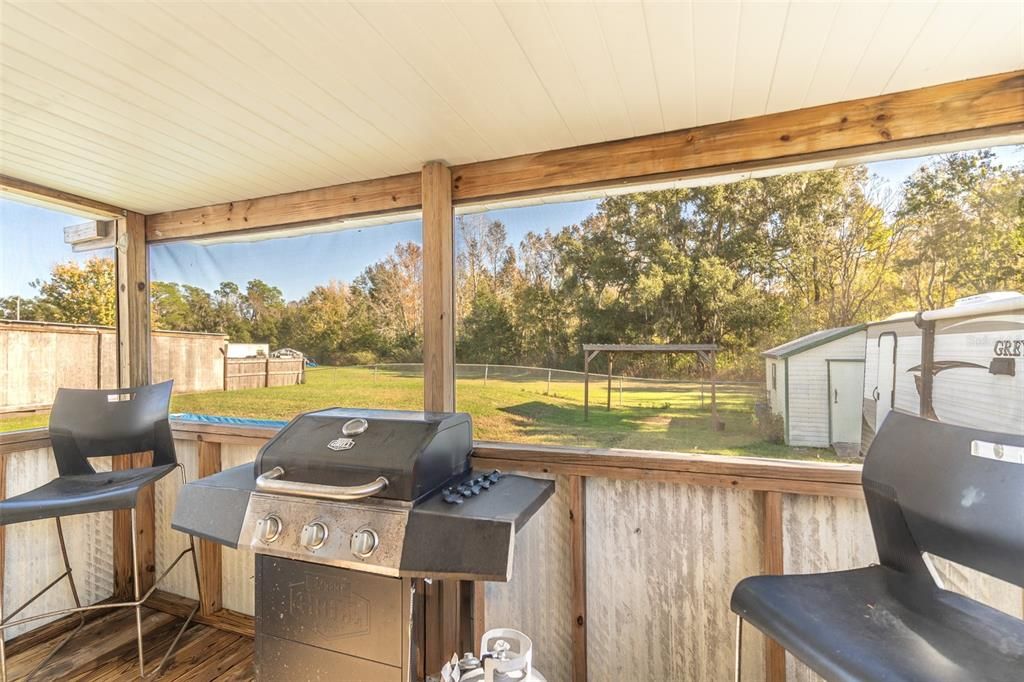 Active With Contract: $209,990 (3 beds, 2 baths, 1404 Square Feet)