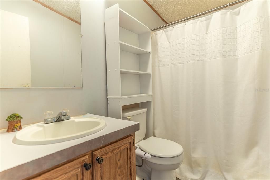 Active With Contract: $209,990 (3 beds, 2 baths, 1404 Square Feet)