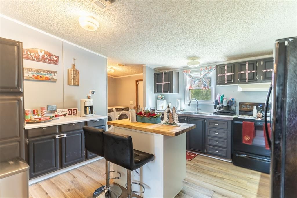 Active With Contract: $209,990 (3 beds, 2 baths, 1404 Square Feet)