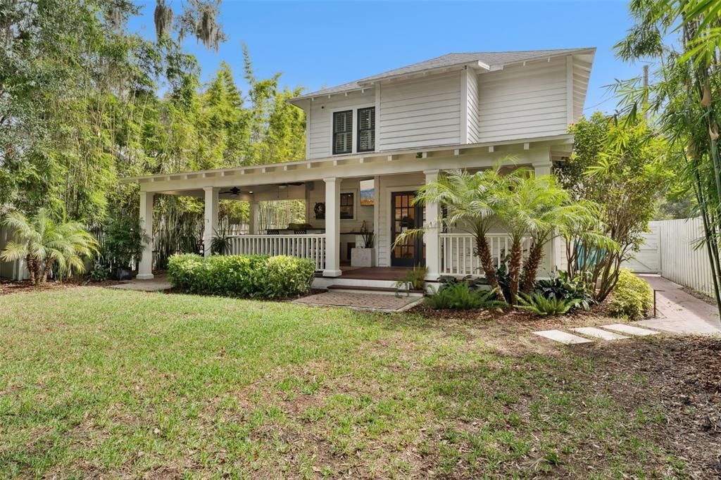 Под контрактом: $1,075,000 (4 спален, 3 ванн, 2434 Квадратных фут)