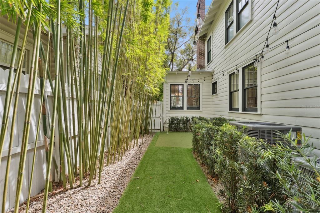 Под контрактом: $1,075,000 (4 спален, 3 ванн, 2434 Квадратных фут)