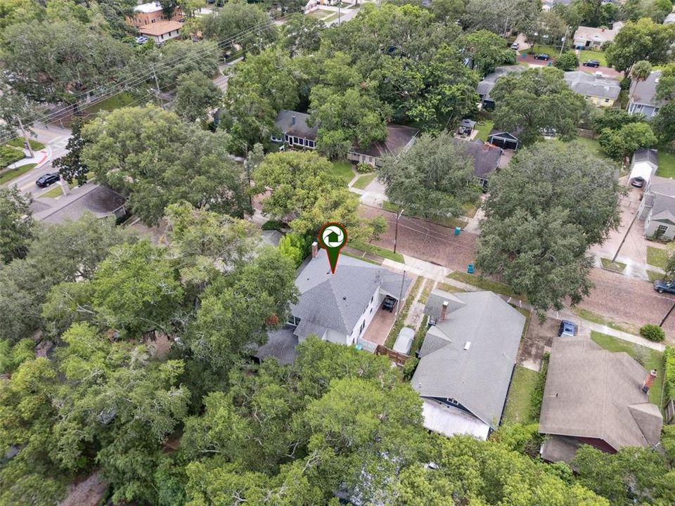 Под контрактом: $1,075,000 (4 спален, 3 ванн, 2434 Квадратных фут)