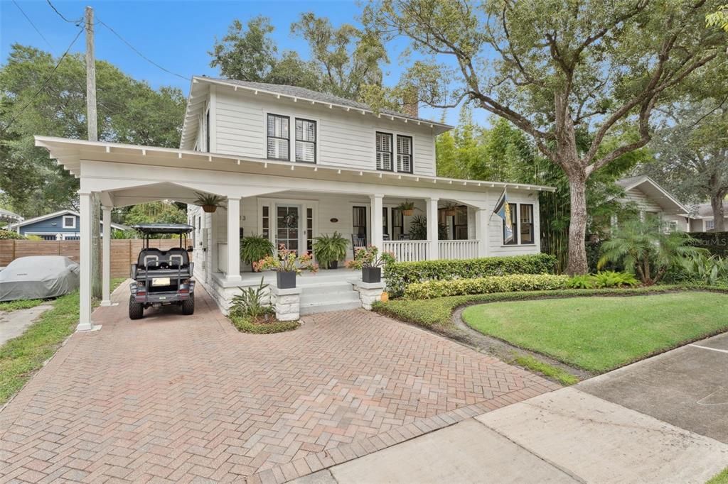 Под контрактом: $1,075,000 (4 спален, 3 ванн, 2434 Квадратных фут)