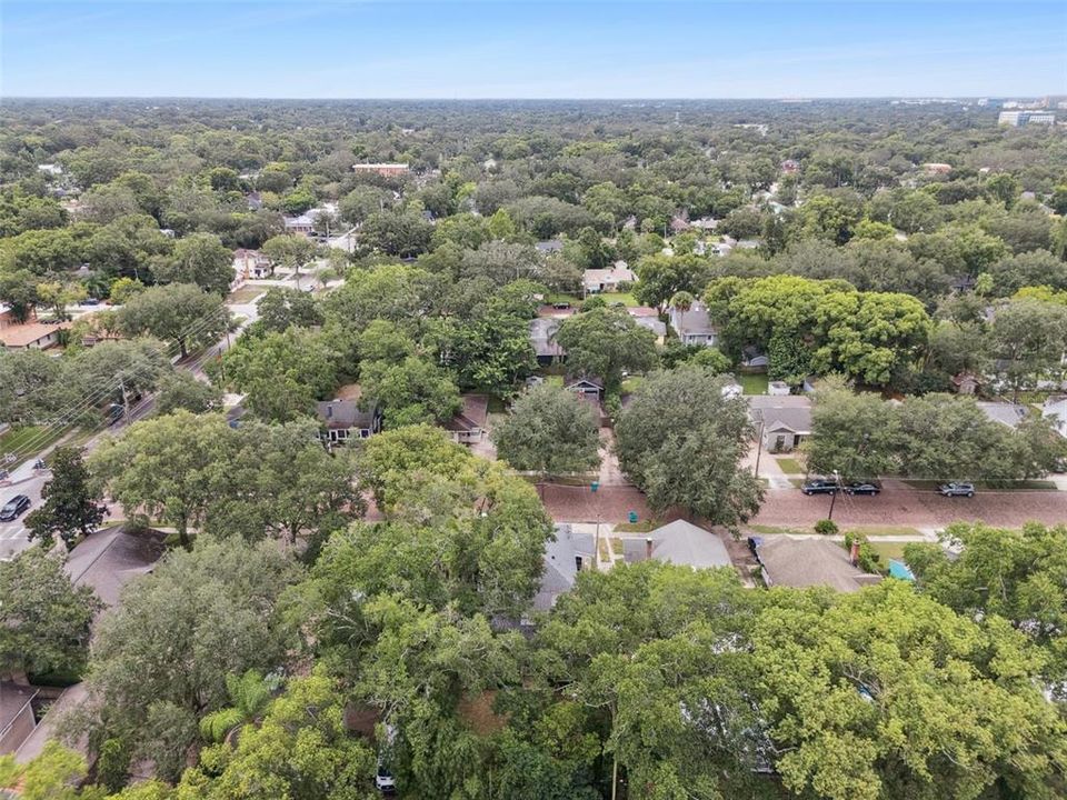 Под контрактом: $1,075,000 (4 спален, 3 ванн, 2434 Квадратных фут)