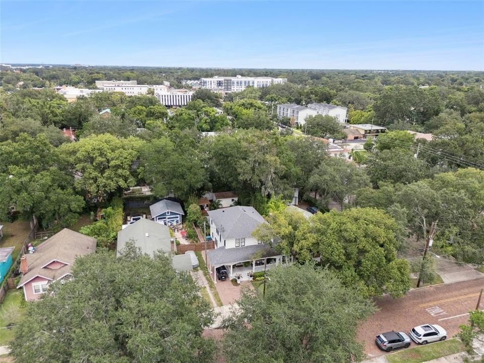 Под контрактом: $1,075,000 (4 спален, 3 ванн, 2434 Квадратных фут)