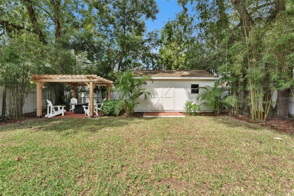 Под контрактом: $1,075,000 (4 спален, 3 ванн, 2434 Квадратных фут)