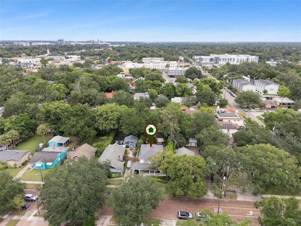 Под контрактом: $1,075,000 (4 спален, 3 ванн, 2434 Квадратных фут)