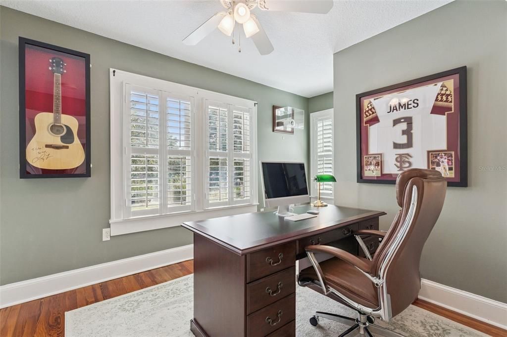 Под контрактом: $1,075,000 (4 спален, 3 ванн, 2434 Квадратных фут)