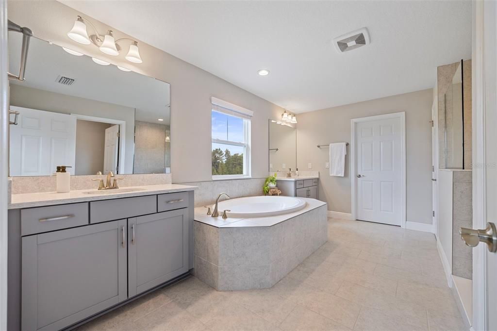 待售: $737,000 (4 贝兹, 3 浴室, 3182 平方英尺)