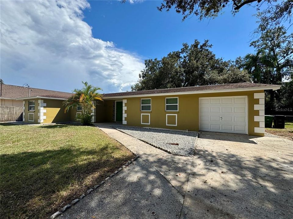 Недавно продано: $395,000 (3 спален, 2 ванн, 1850 Квадратных фут)