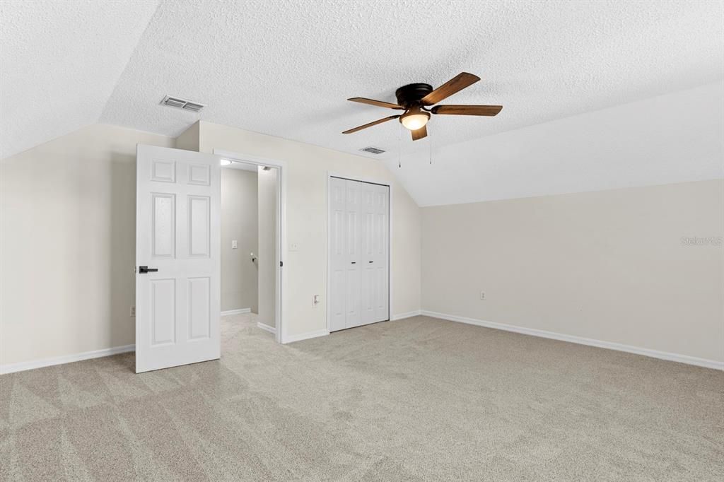 Active With Contract: $274,900 (3 beds, 2 baths, 1472 Square Feet)