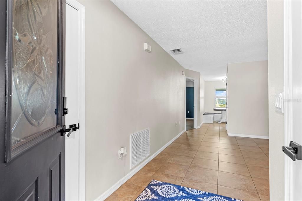 Active With Contract: $274,900 (3 beds, 2 baths, 1472 Square Feet)