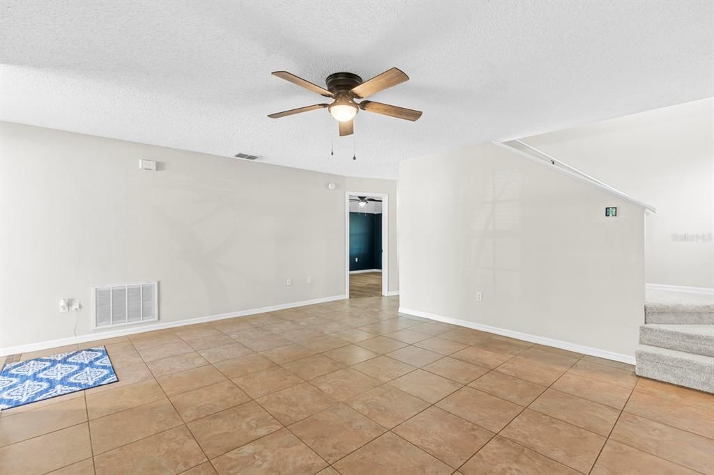 Active With Contract: $274,900 (3 beds, 2 baths, 1472 Square Feet)