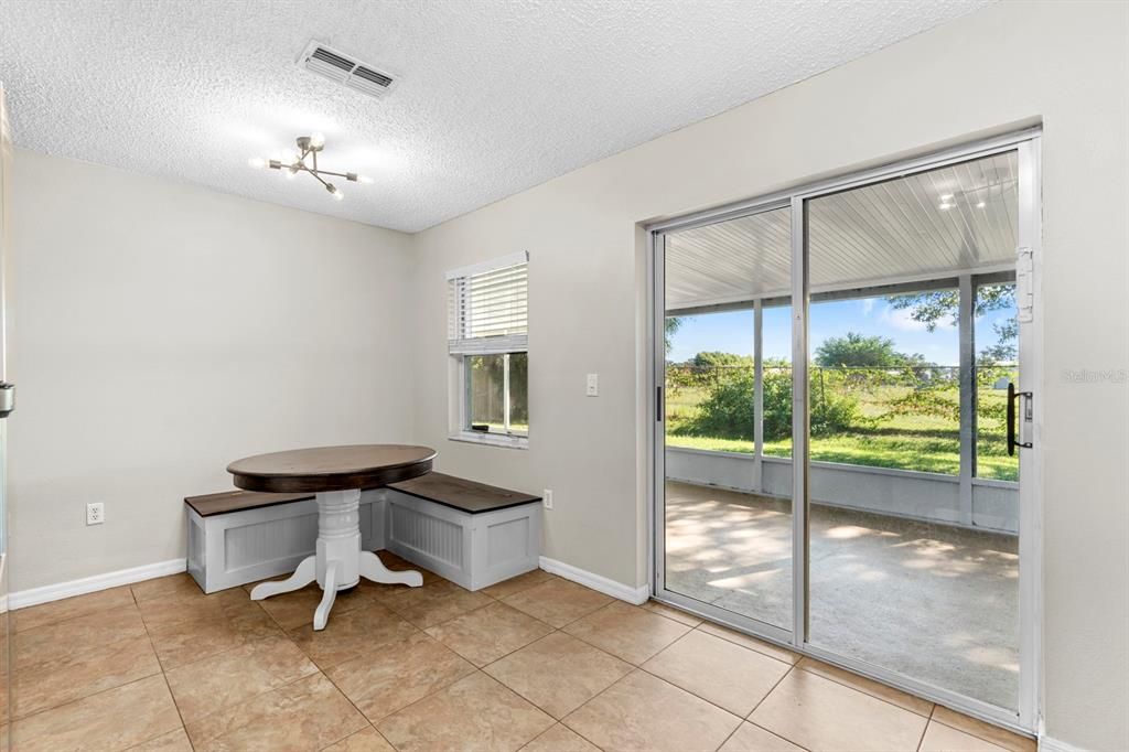 Active With Contract: $274,900 (3 beds, 2 baths, 1472 Square Feet)