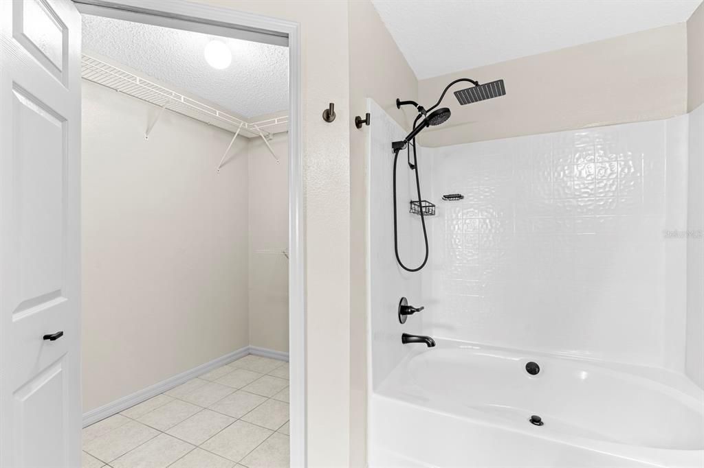 Active With Contract: $274,900 (3 beds, 2 baths, 1472 Square Feet)