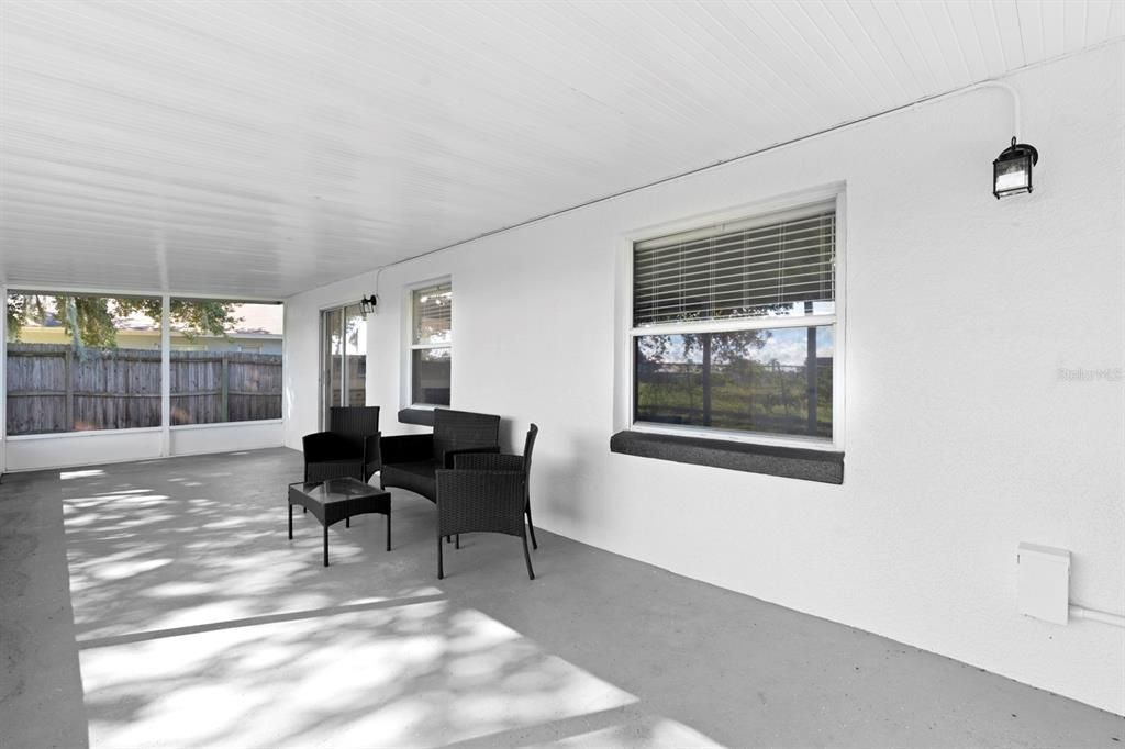 Active With Contract: $274,900 (3 beds, 2 baths, 1472 Square Feet)