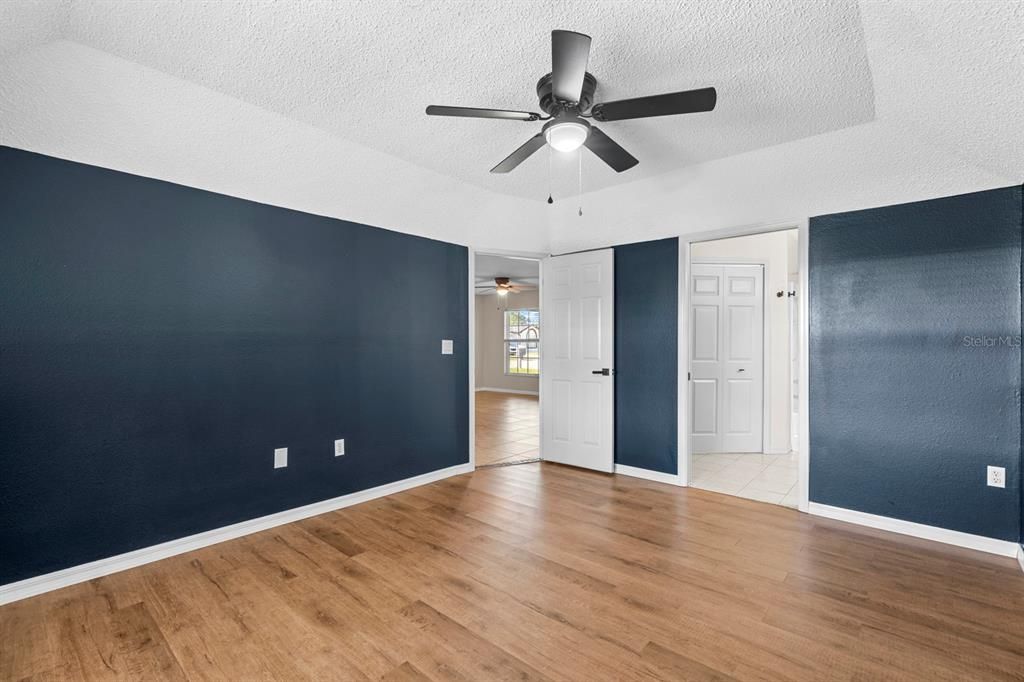 Active With Contract: $274,900 (3 beds, 2 baths, 1472 Square Feet)