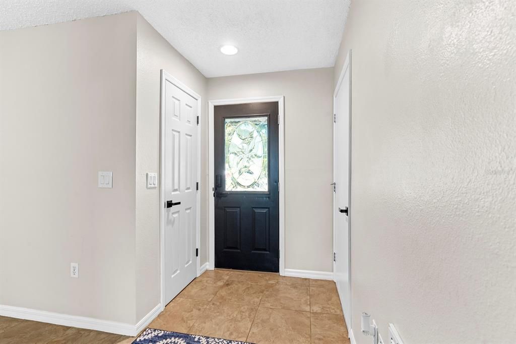 Active With Contract: $274,900 (3 beds, 2 baths, 1472 Square Feet)