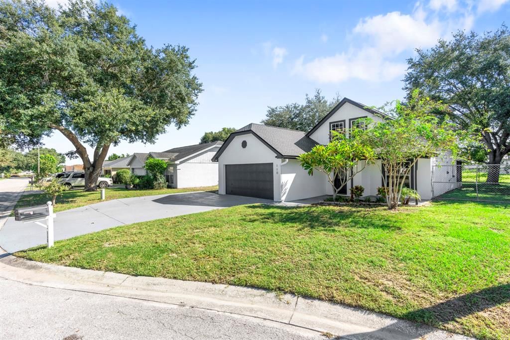 Active With Contract: $274,900 (3 beds, 2 baths, 1472 Square Feet)