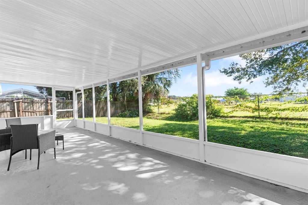 Active With Contract: $274,900 (3 beds, 2 baths, 1472 Square Feet)