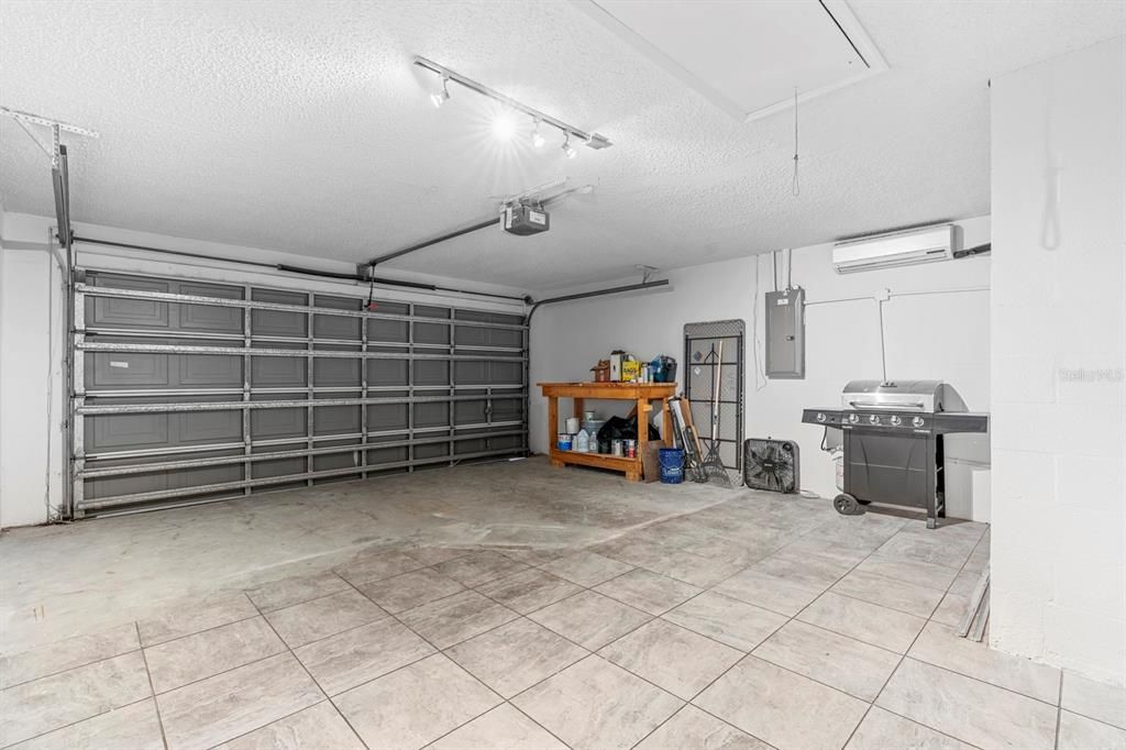 Active With Contract: $274,900 (3 beds, 2 baths, 1472 Square Feet)