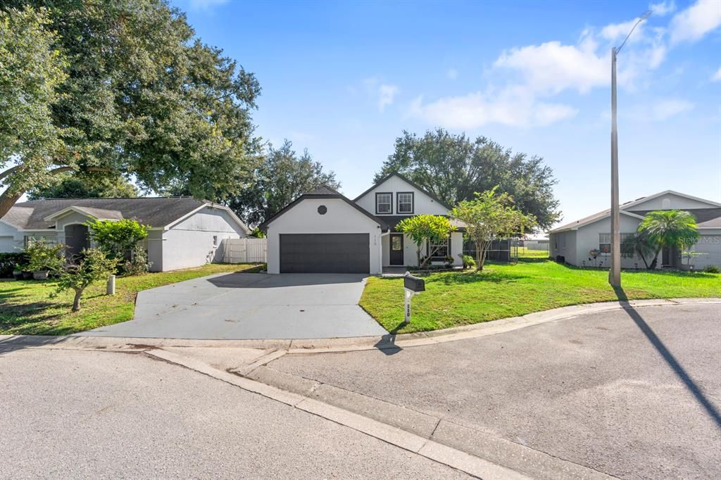 Active With Contract: $274,900 (3 beds, 2 baths, 1472 Square Feet)