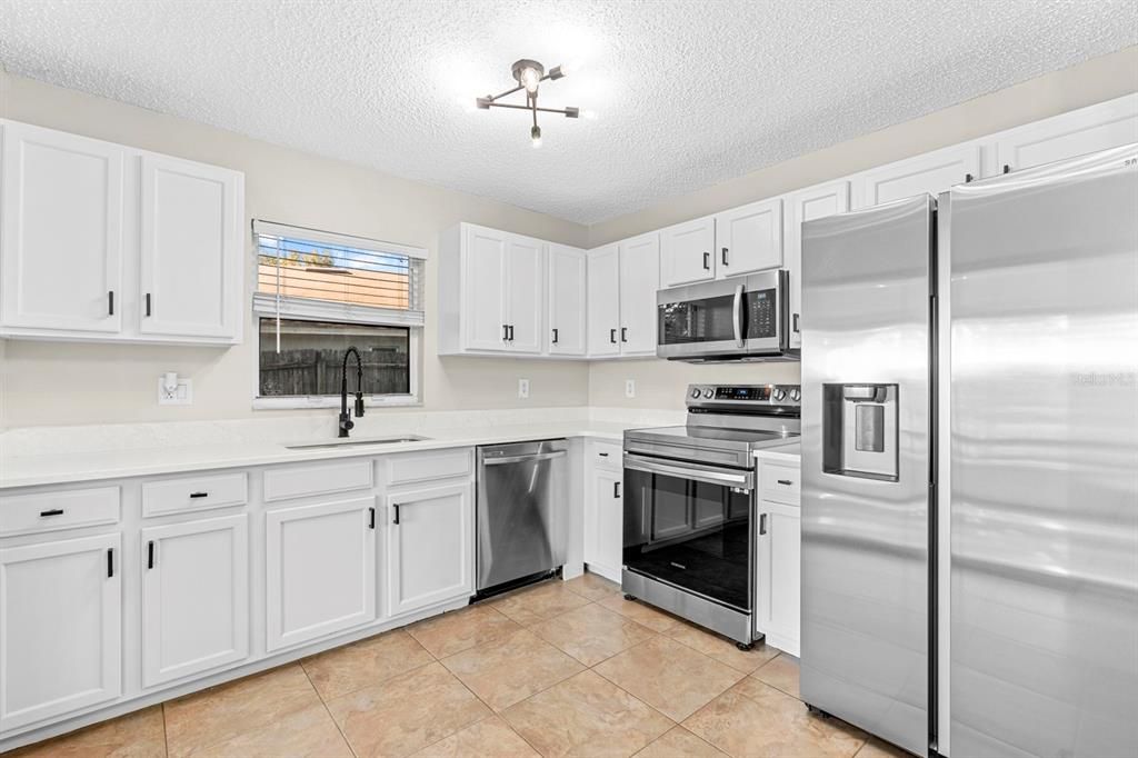 Active With Contract: $274,900 (3 beds, 2 baths, 1472 Square Feet)