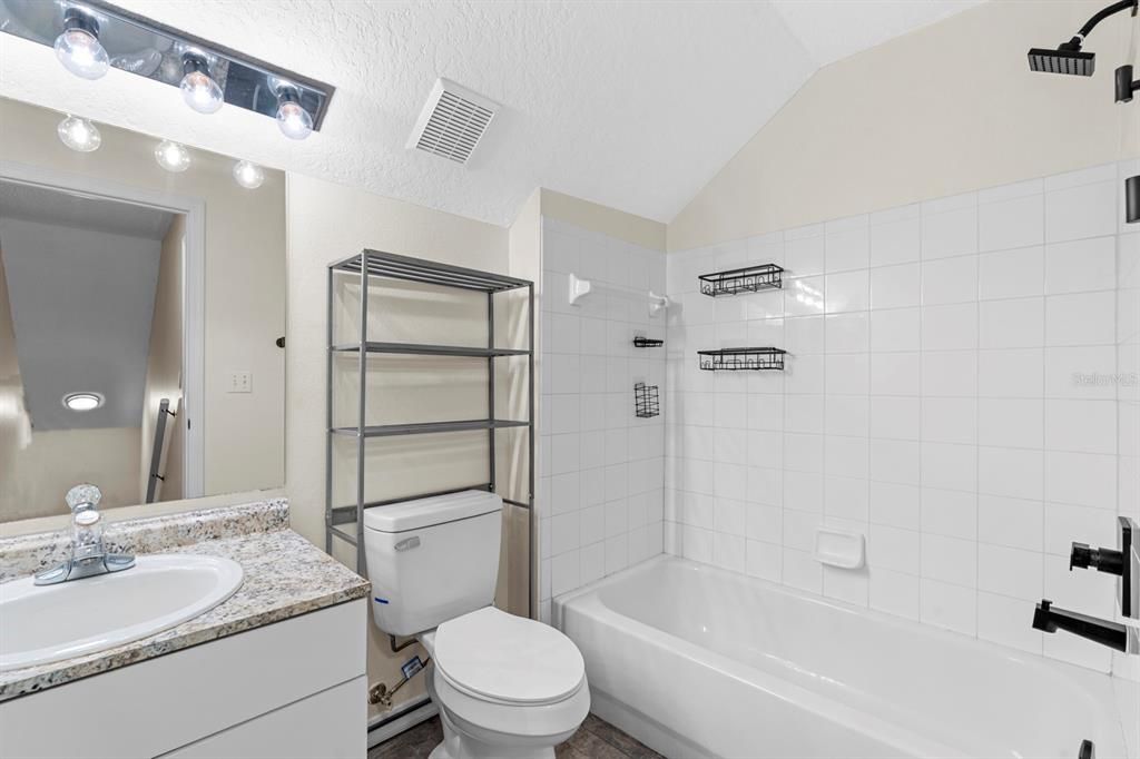 Active With Contract: $274,900 (3 beds, 2 baths, 1472 Square Feet)