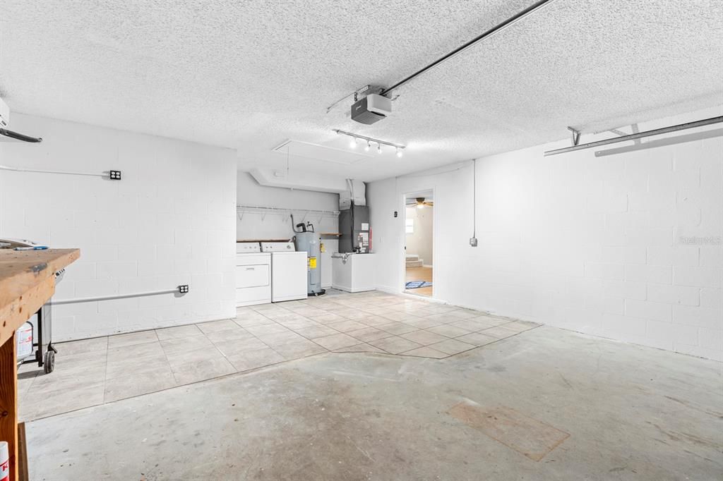 Active With Contract: $274,900 (3 beds, 2 baths, 1472 Square Feet)