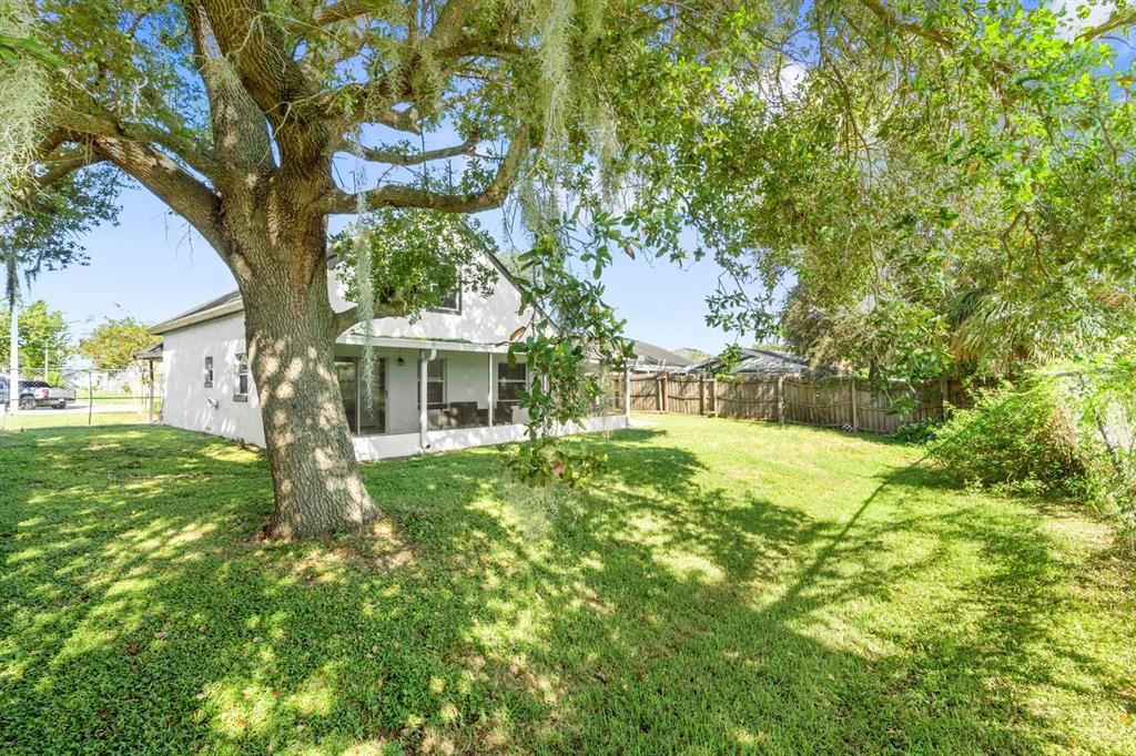 Active With Contract: $274,900 (3 beds, 2 baths, 1472 Square Feet)