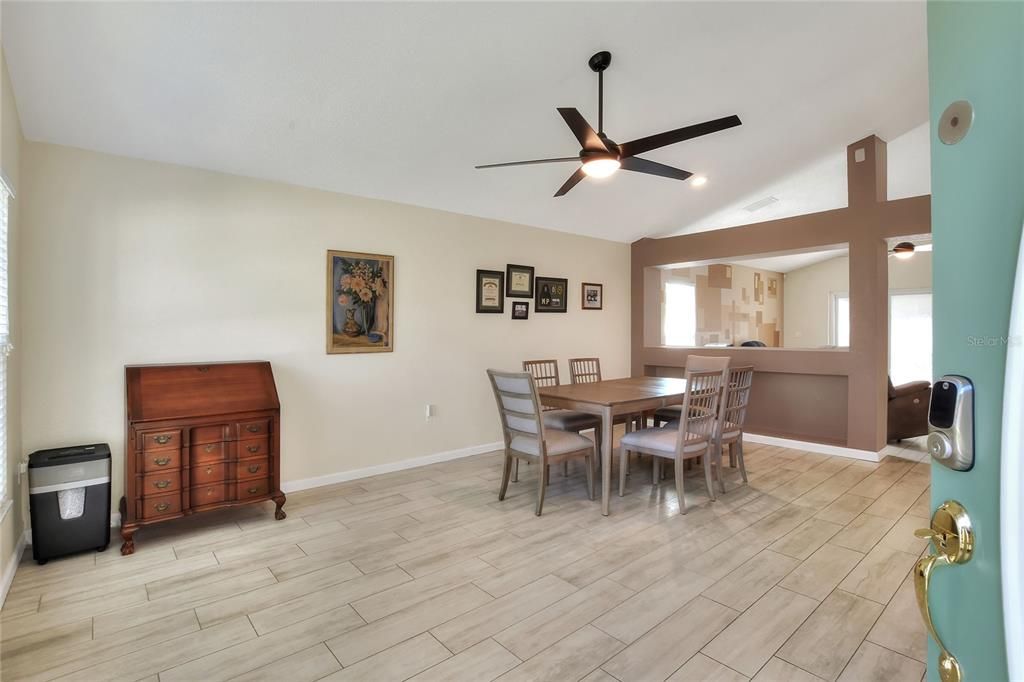 Active With Contract: $367,500 (3 beds, 2 baths, 1688 Square Feet)