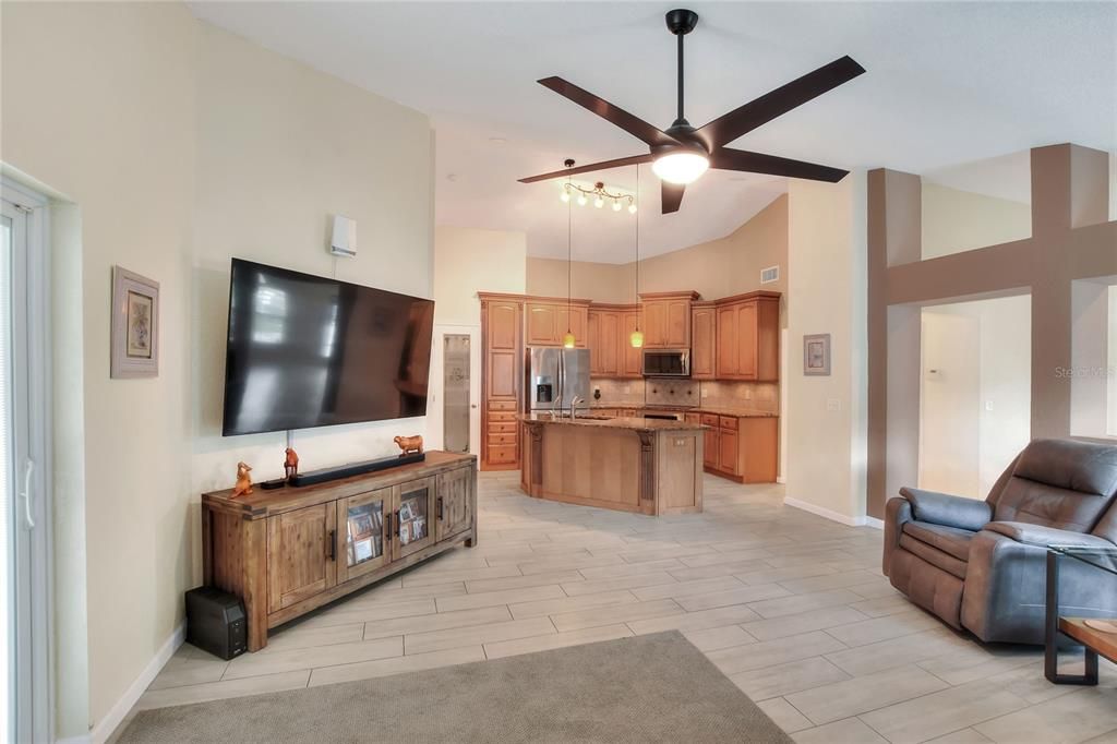 Active With Contract: $367,500 (3 beds, 2 baths, 1688 Square Feet)