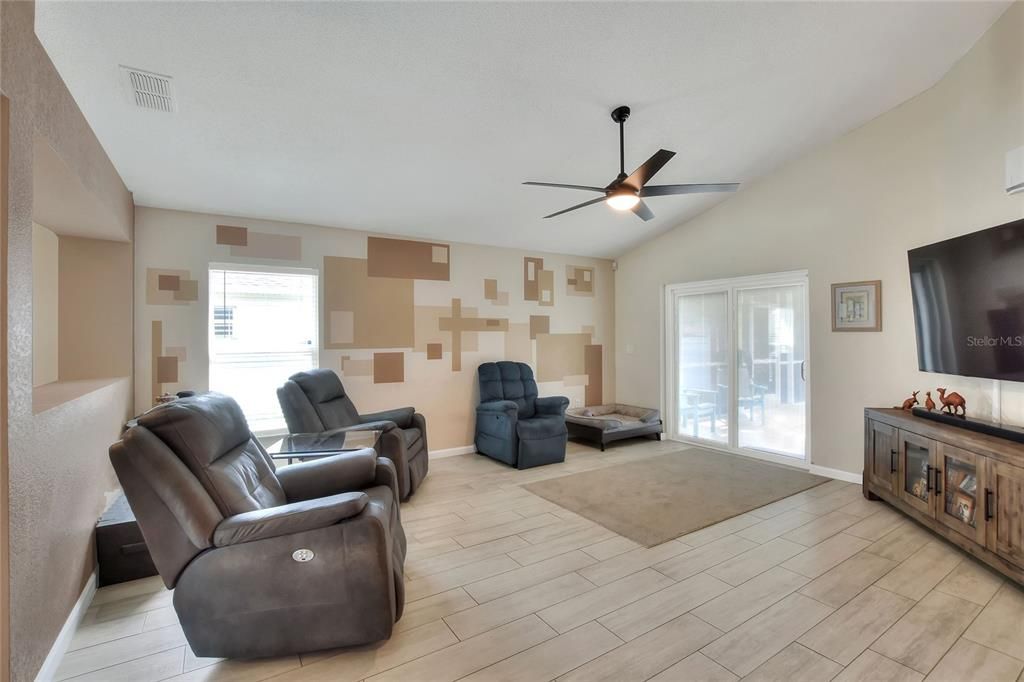 Active With Contract: $367,500 (3 beds, 2 baths, 1688 Square Feet)
